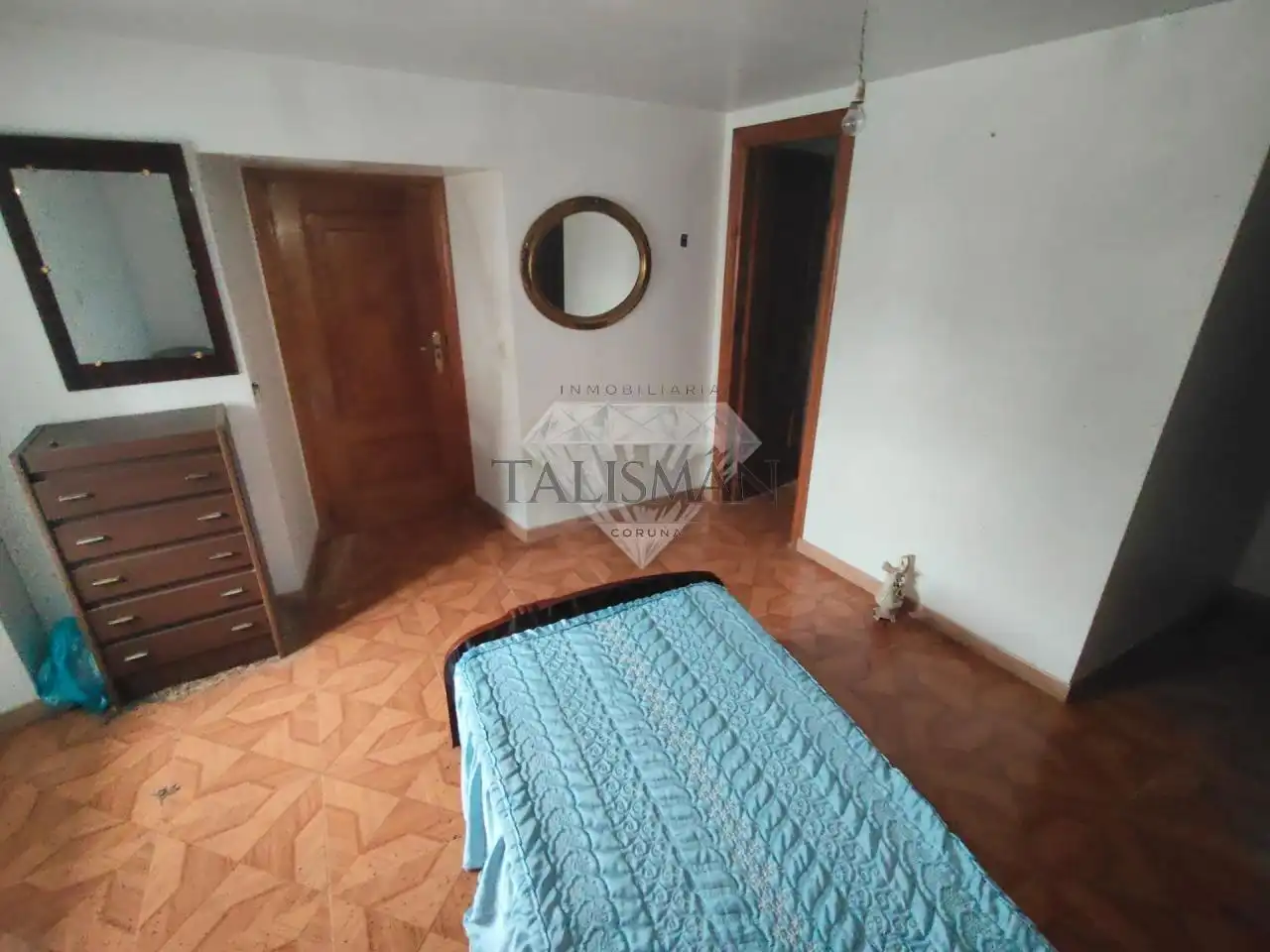 Dormitori de Casa adosada en venda en Arteixo amb Calefacció, Jardí privat i Moblat