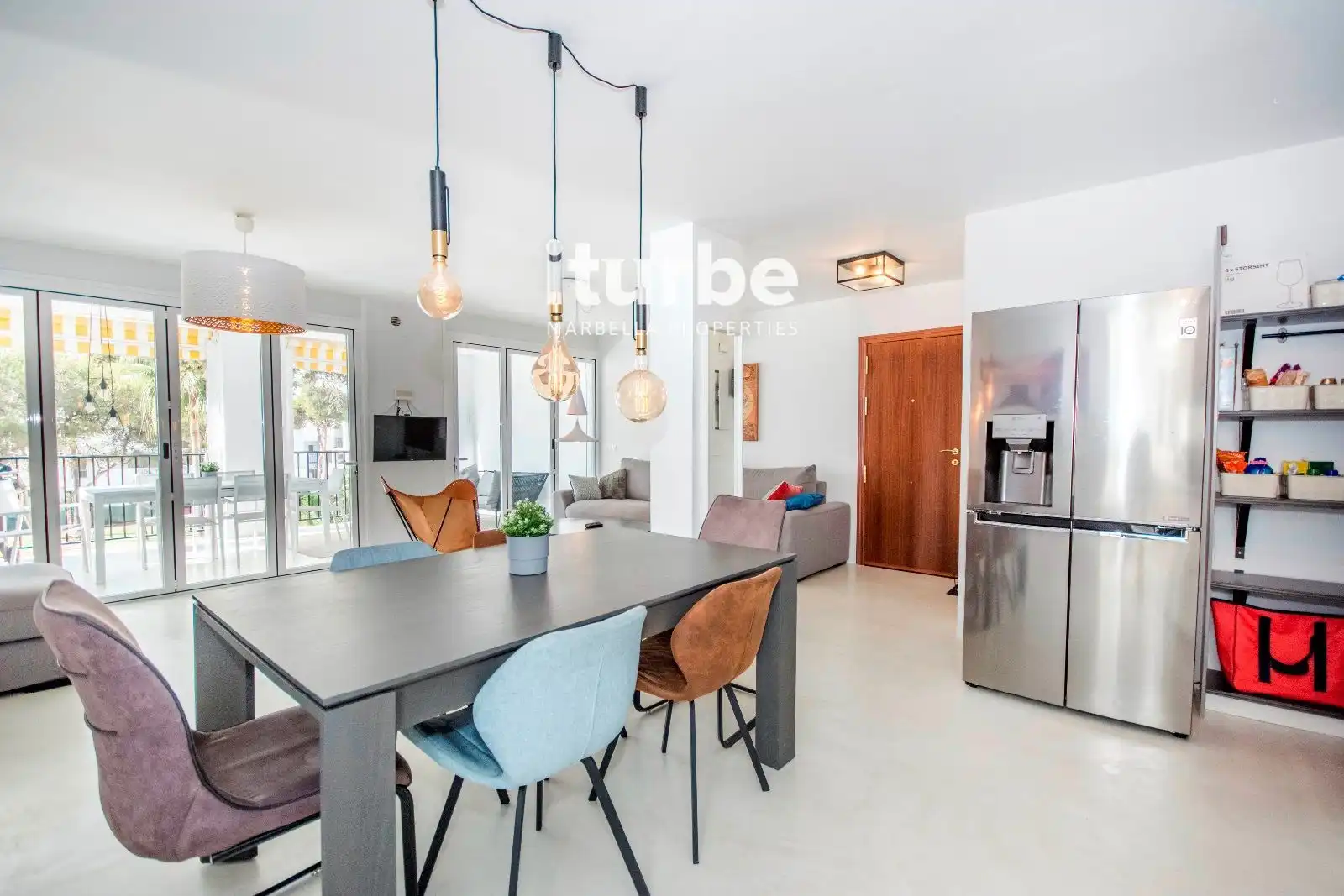 Vista exterior de Piso en venta en Marbella con Terraza, Piscina y Amueblado