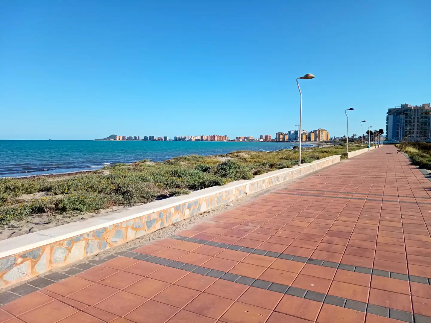 Vista exterior de Piso en venta en La Manga del Mar Menor con Aire acondicionado, Amueblado y Horno