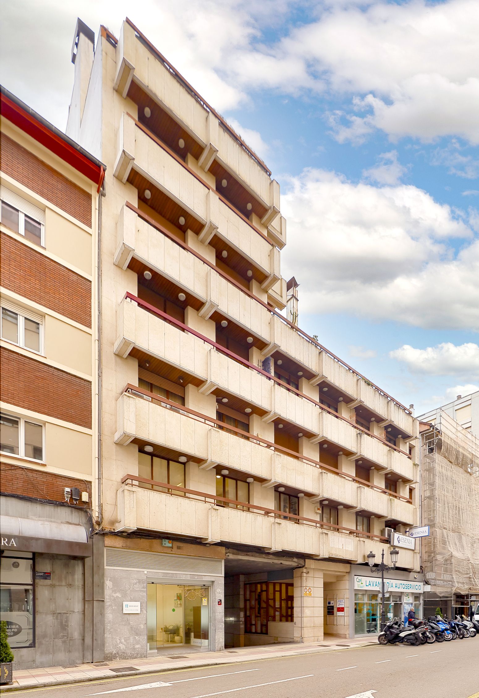 Vista exterior de Piso en venta en Oviedo  con Calefacción