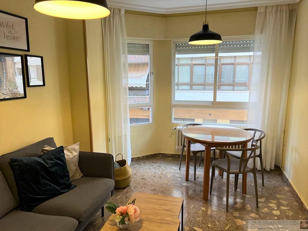 Sala d'estar de Apartament de lloguer en  Albacete Capital amb Calefacció, Terrassa i Moblat
