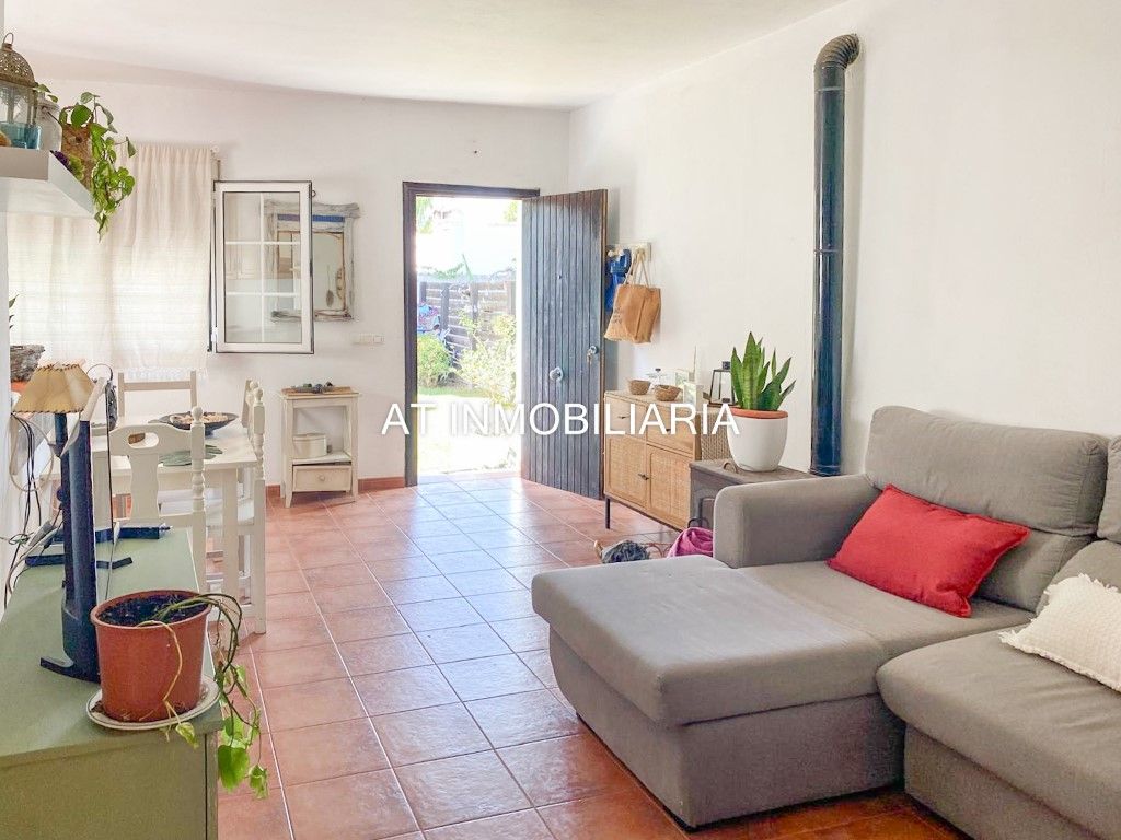 Living room of Country house for sale in Barbate