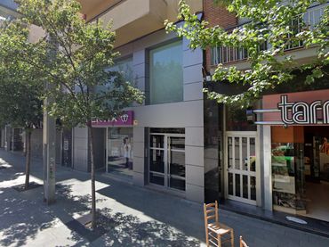 Local comercial en alquiler en Plaça Lluís Perpinyà 8