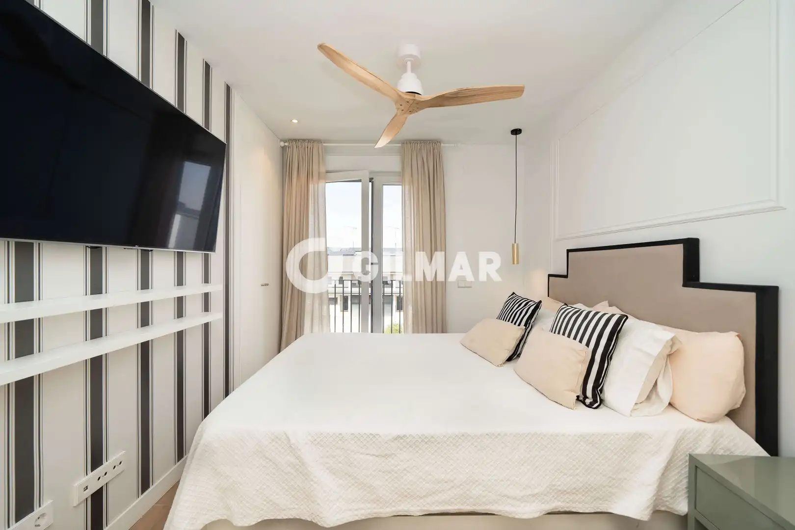 Habitación de Casa adosada en venta en Madrid con Calefacción, Jardín privado y Piscina