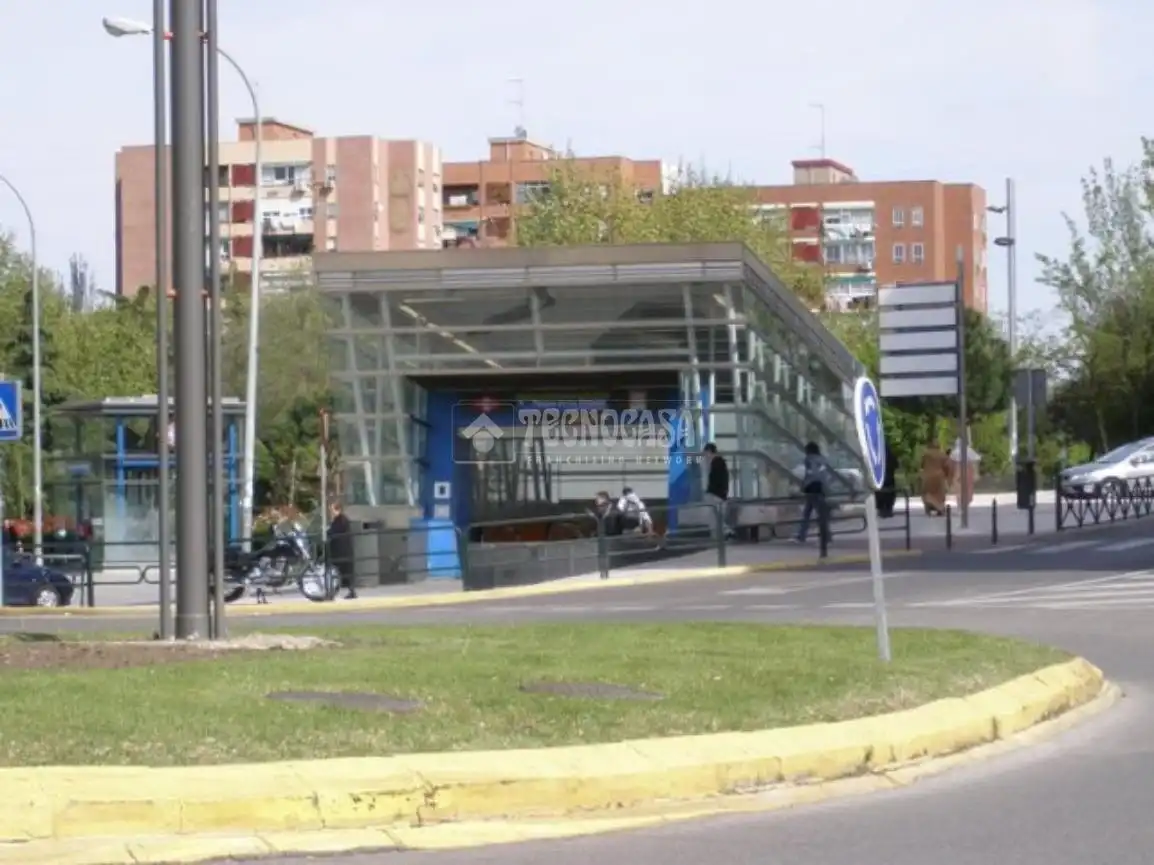 Commercial properties for sale in Fuenlabrada  with Air Conditioner and Alarm