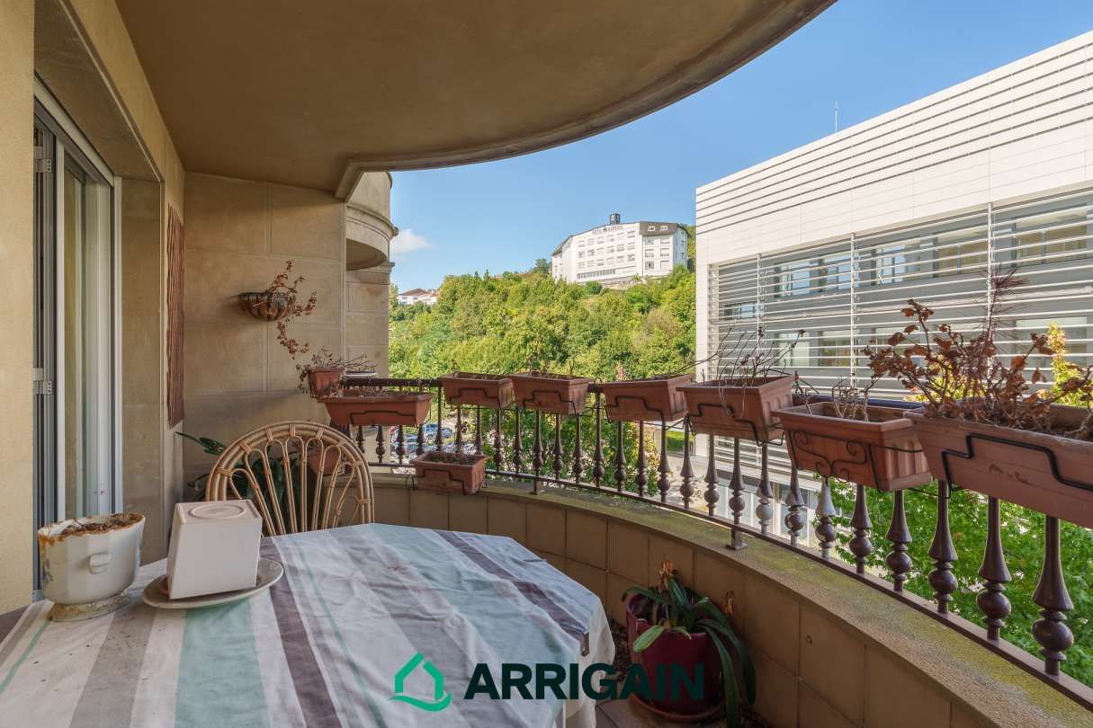 Habitación de Piso en venta en Donostia - San Sebastián  con Calefacción, Terraza y Trastero