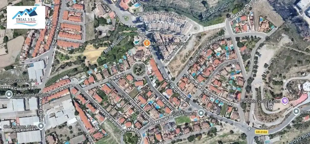 Vista exterior de Casa o chalet en venta en Jun con Jardín privado