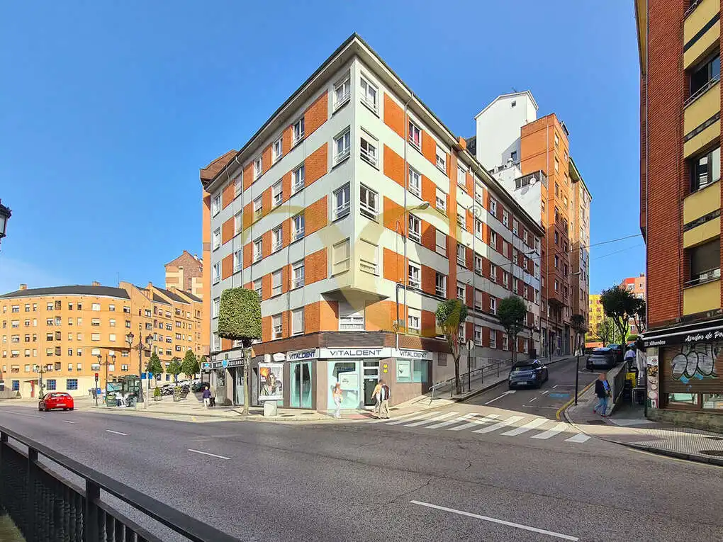 Pis en venda a Calle Aureliano San Román, Milán - Pumarín