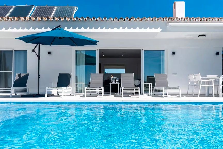 Swimming pool of Houses for rent in Marbella  with Air Conditioner, Heating and Private garden