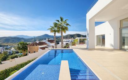 Piscina de Casa o xalet en venda en Benahavís