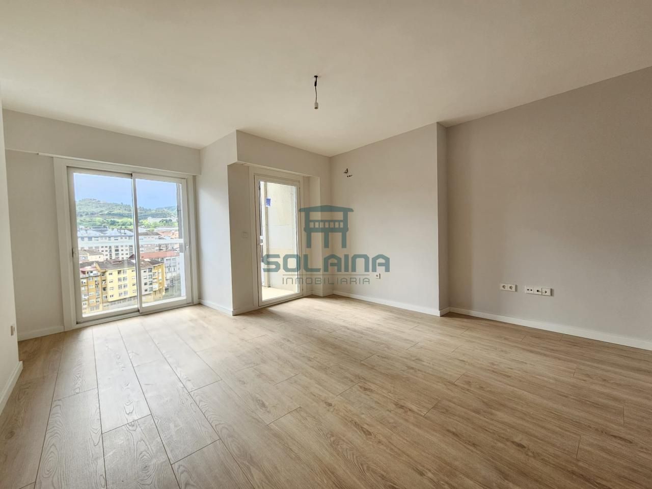 Sala d'estar de Estudi en venda en Ourense Capital  amb Calefacció i Balcó