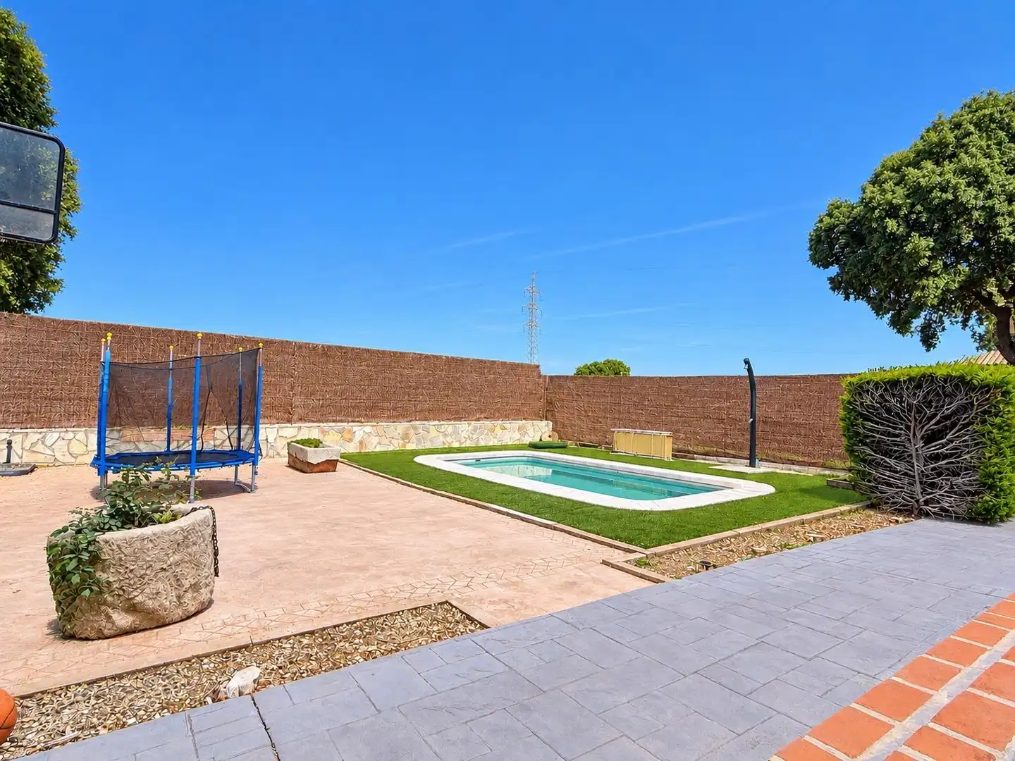 Swimming pool of Houses for sale in Chiloeches, Guadalajara