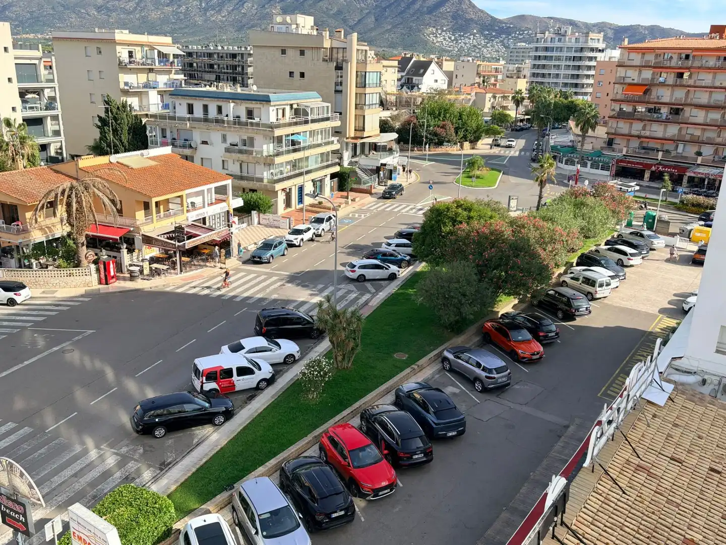 Aparcament de Apartament en venda en Roses amb Aire condicionat, Calefacció i Terrassa