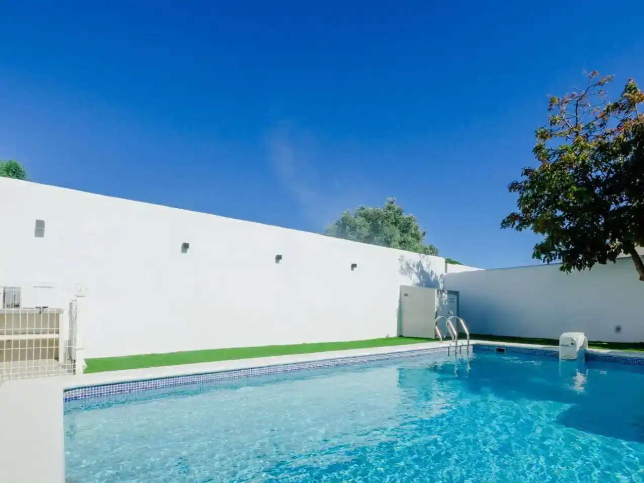 Piscina de Casa o xalet en venda en Conil de la Frontera amb Aire condicionat, Jardí privat i Terrassa