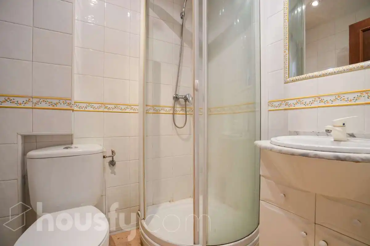 Flat for sale in Calle Santiago Rusiñol, Ciudad Universitaria