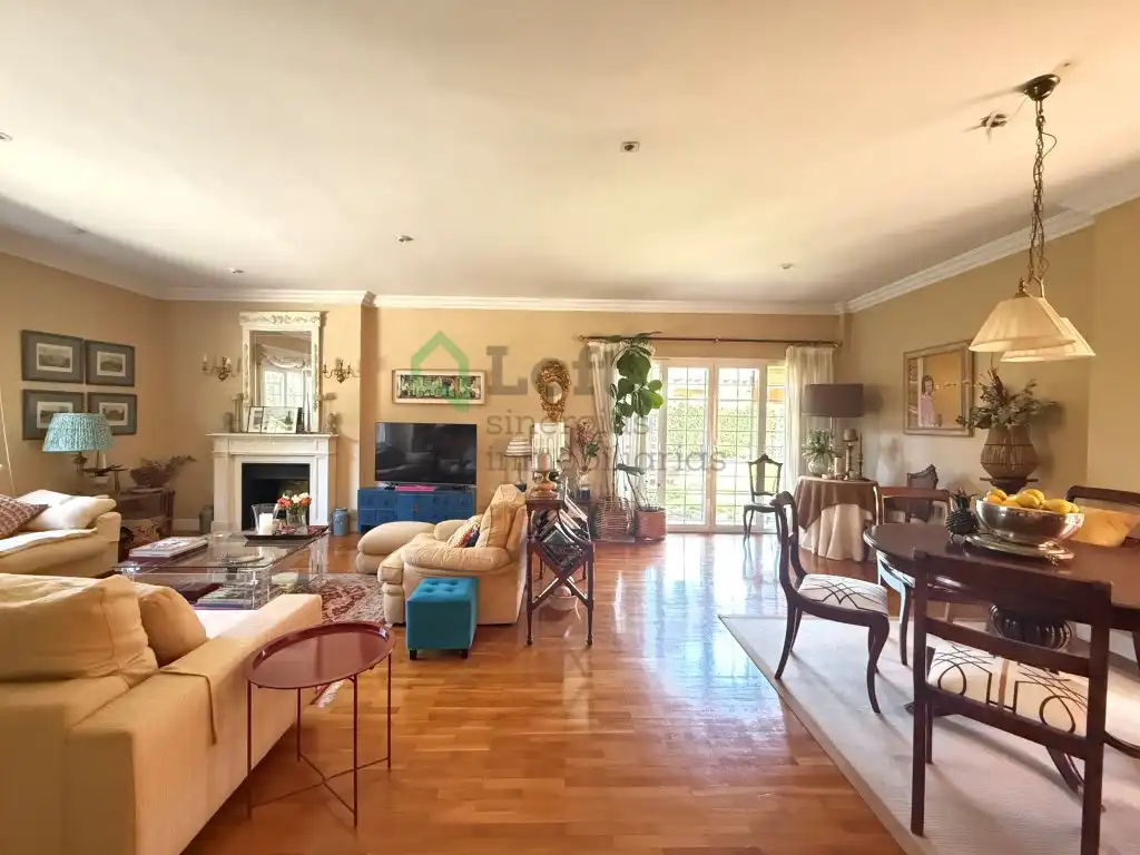 Sala d'estar de Casa o xalet en venda en Badajoz amb Aire condicionat, Jardí privat i Piscina