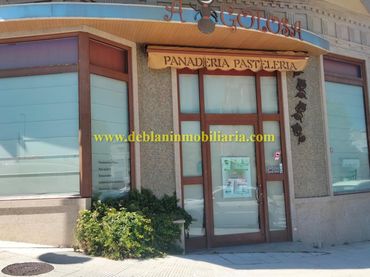 Locale commerciale in affitto a Avd. de Bueu