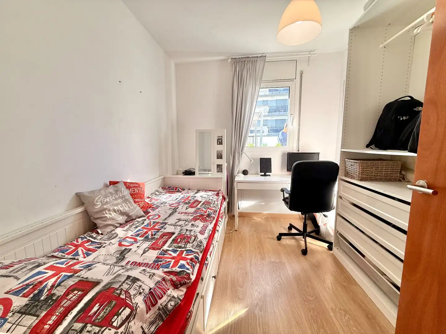 Habitación de Piso en venta en Badalona con Calefacción, Terraza y Piscina comunitaria