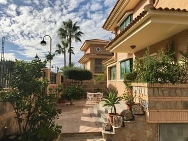 Villa mit Pool zum Verkauf in Rincón de Loix