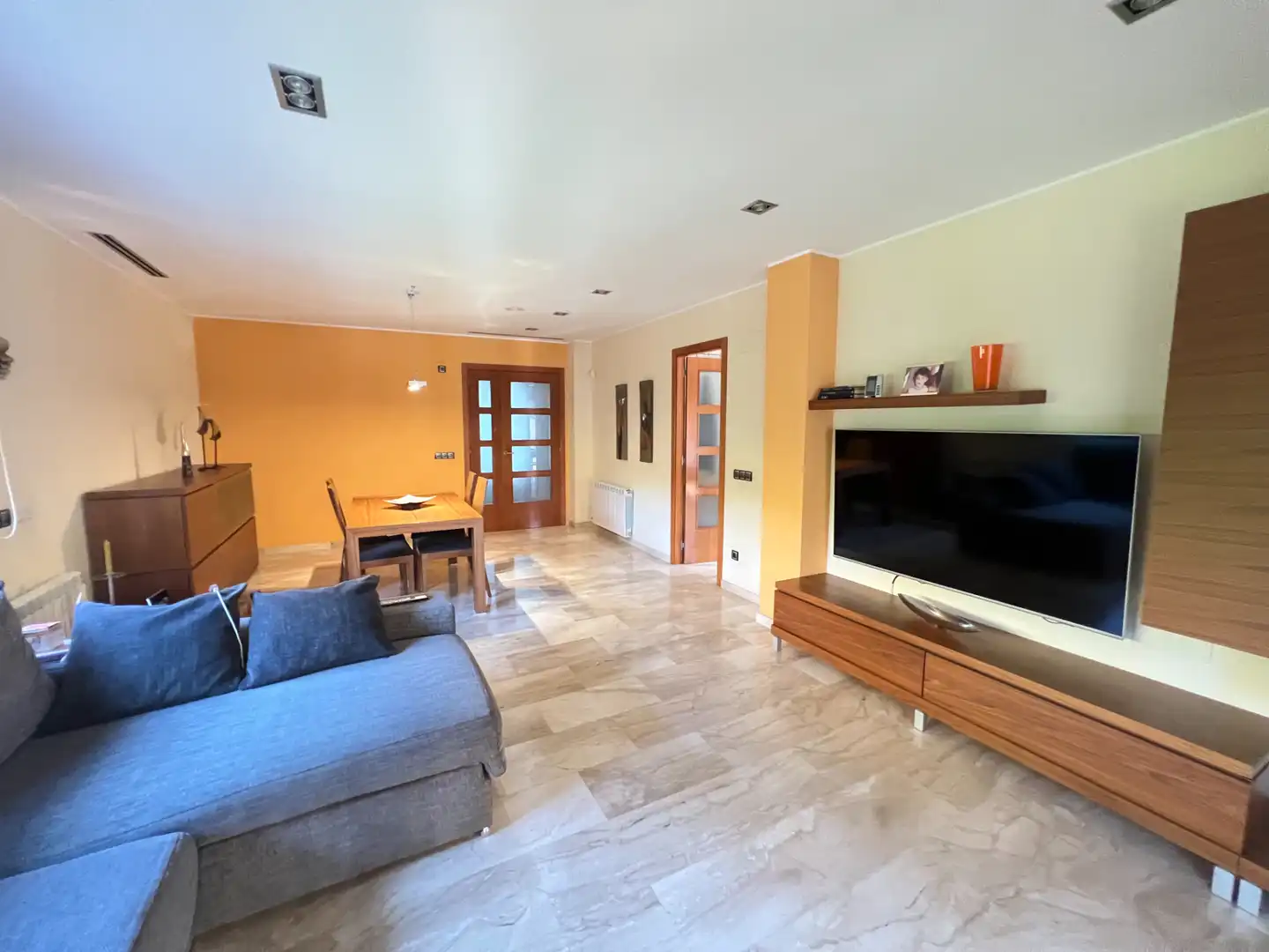Sala d'estar de Casa o xalet en venda en La Roca del Vallès amb Aire condicionat, Calefacció i Jardí privat