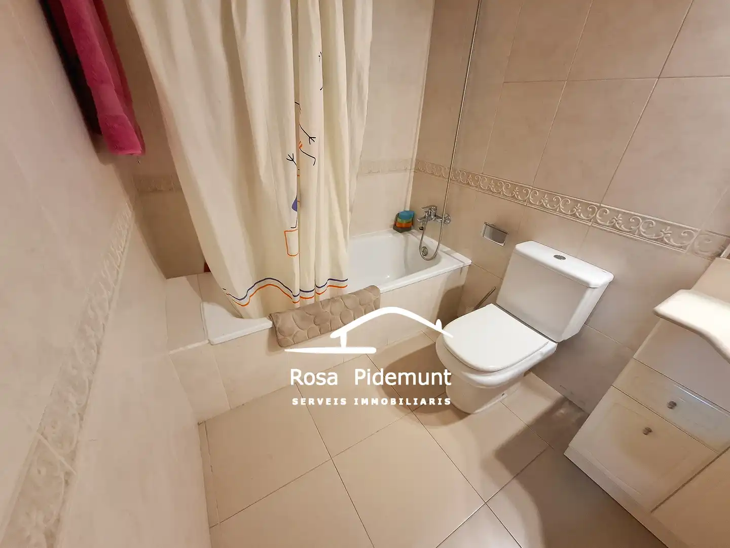 Badezimmer von Wohnung zum Verkauf in Lloret de Mar mit Klimaanlage, Heizung und Terrasse