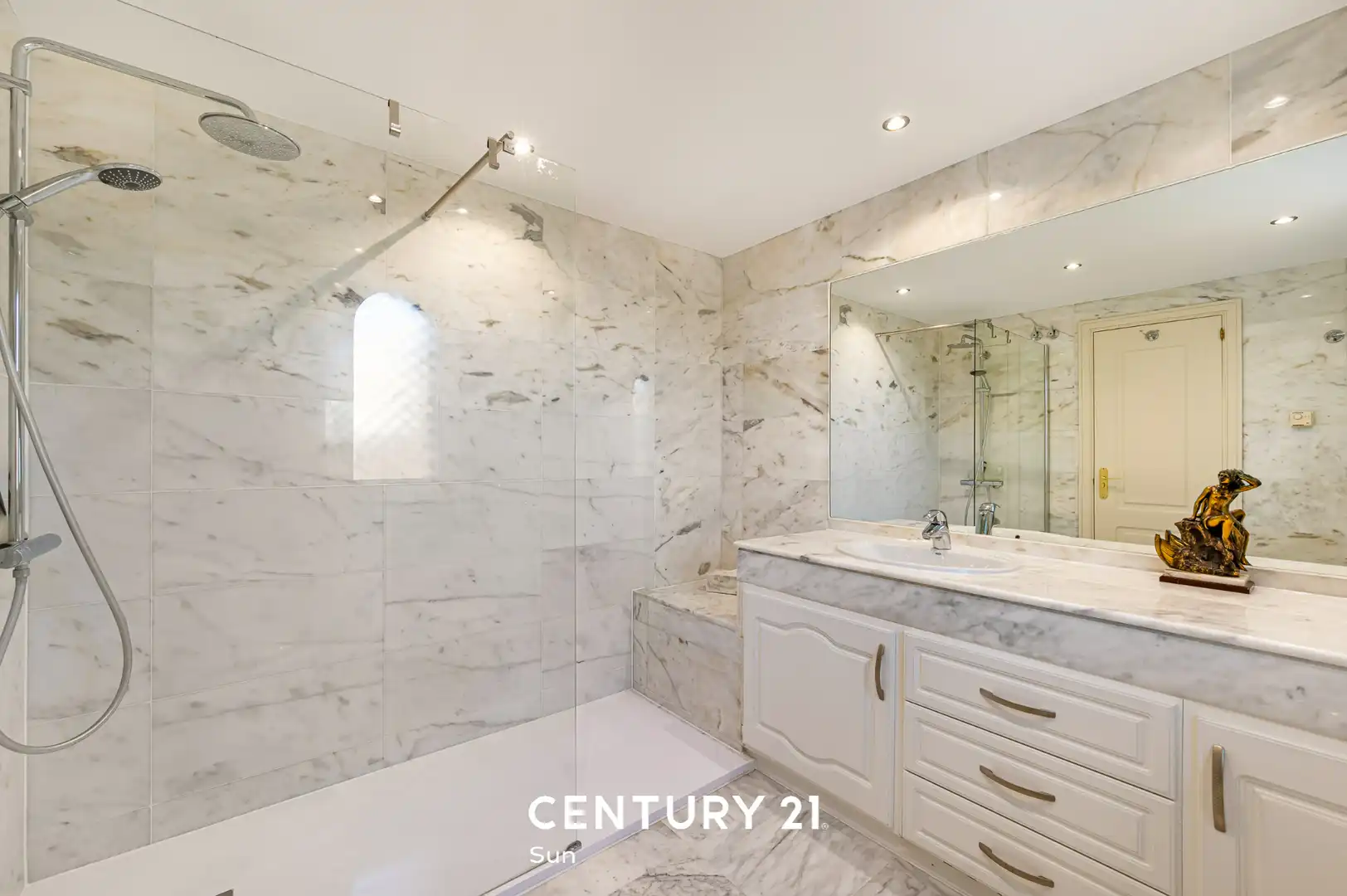 Bathroom of Attic for sale in Marbella  with Air Conditioner, Heating and Terrace
