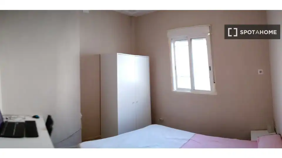 Habitación de Piso de alquiler en Sevilla con Aire acondicionado, Calefacción y Amueblado
