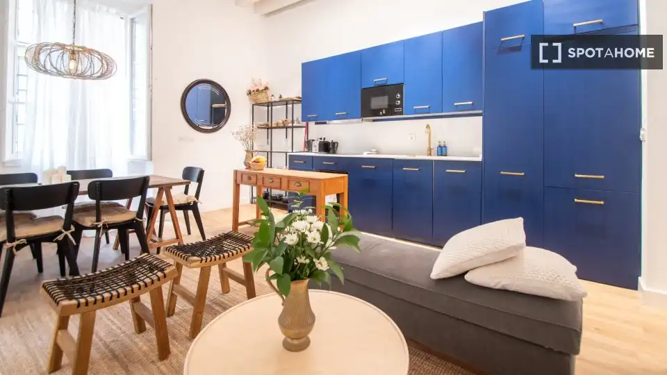 Room in Alameda - Mentidero - Teatro Falla
