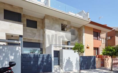 Vista exterior de Casa o xalet en venda en  Jaén Capital amb Terrassa