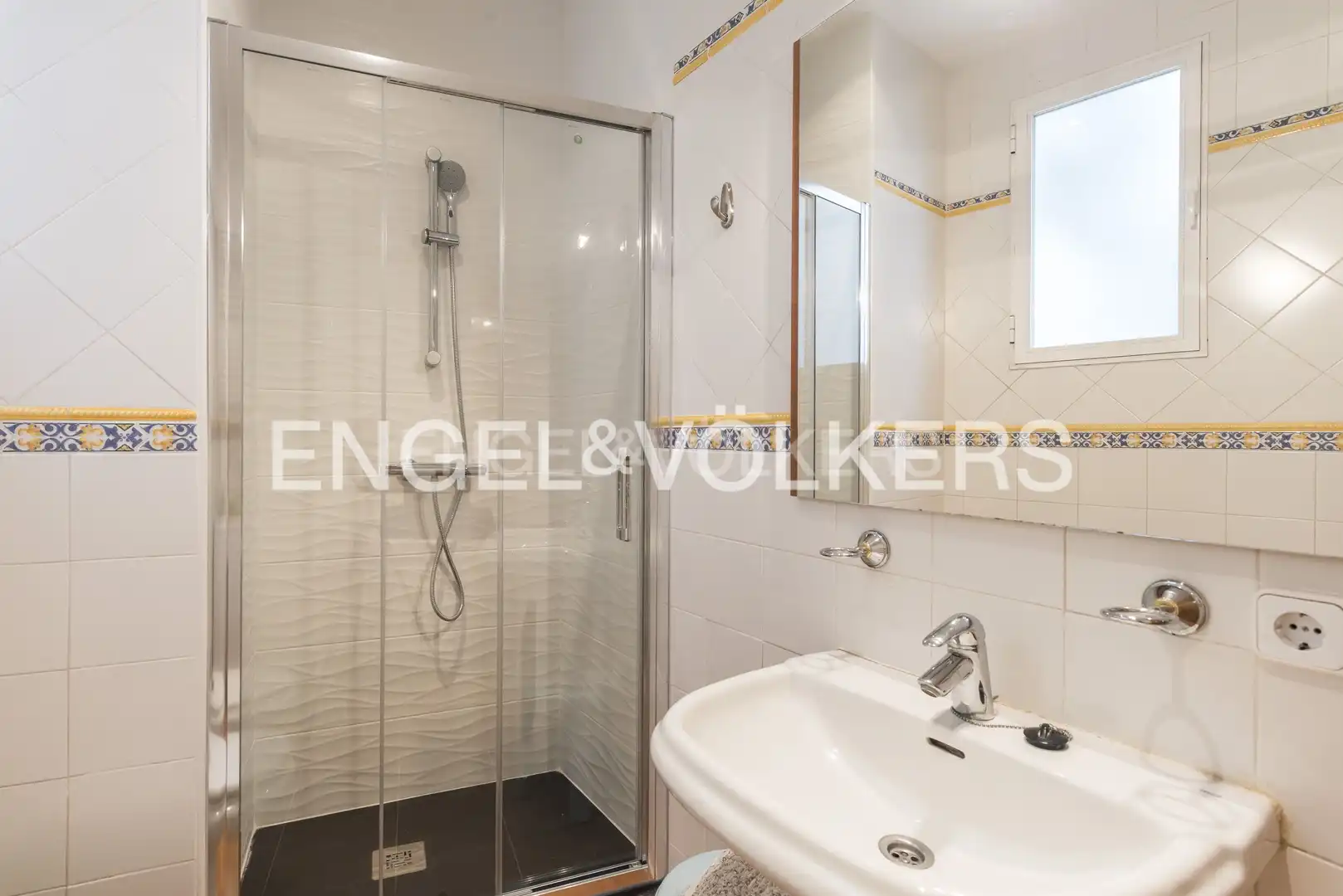 Bathroom of Flat for rent in Madrid  with Air Conditioner, Heating and Furnished