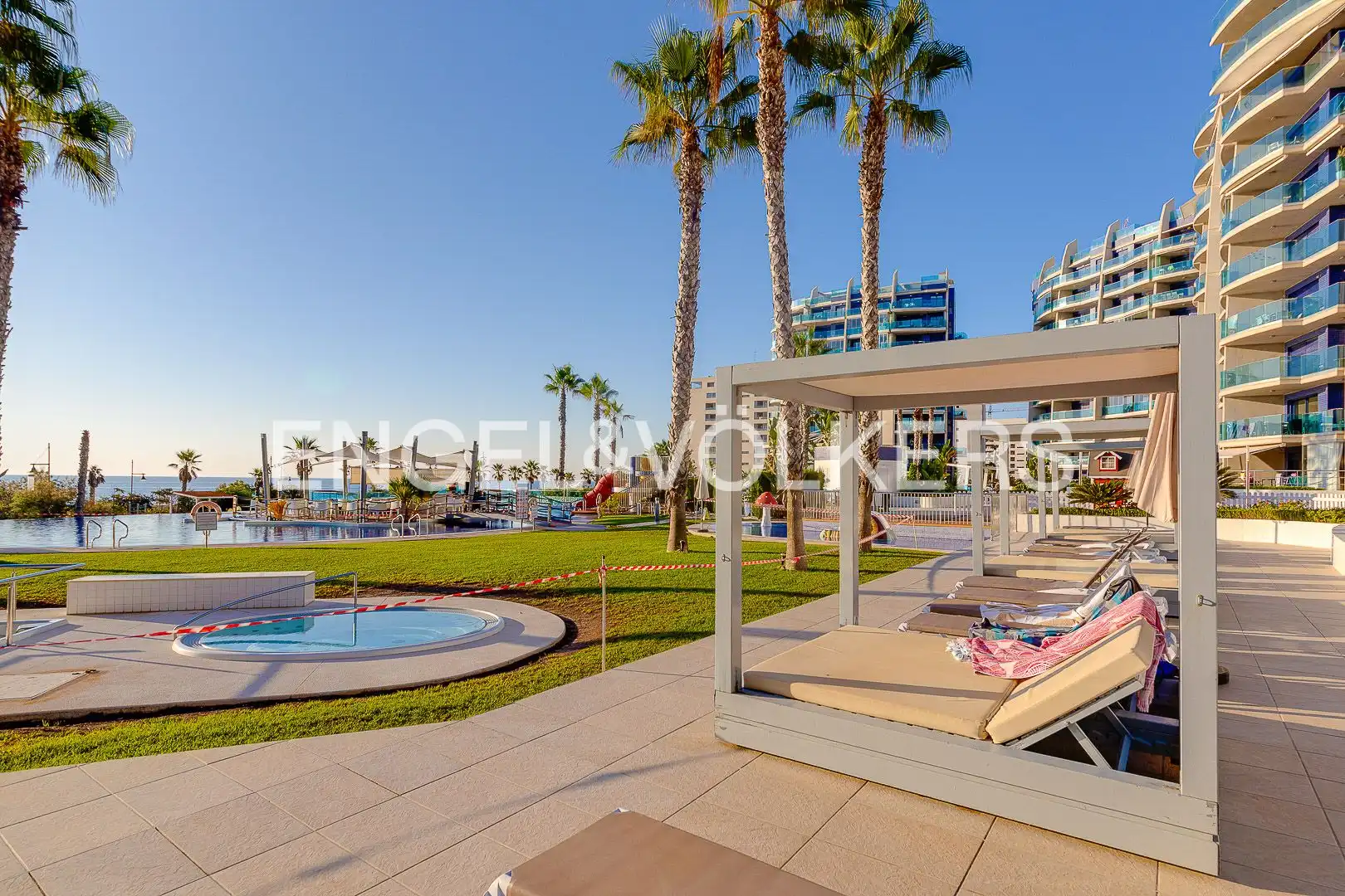 Schwimmbecken von Erdgeschoss zum Verkauf in Torrevieja mit Klimaanlage, Heizung und Terrasse