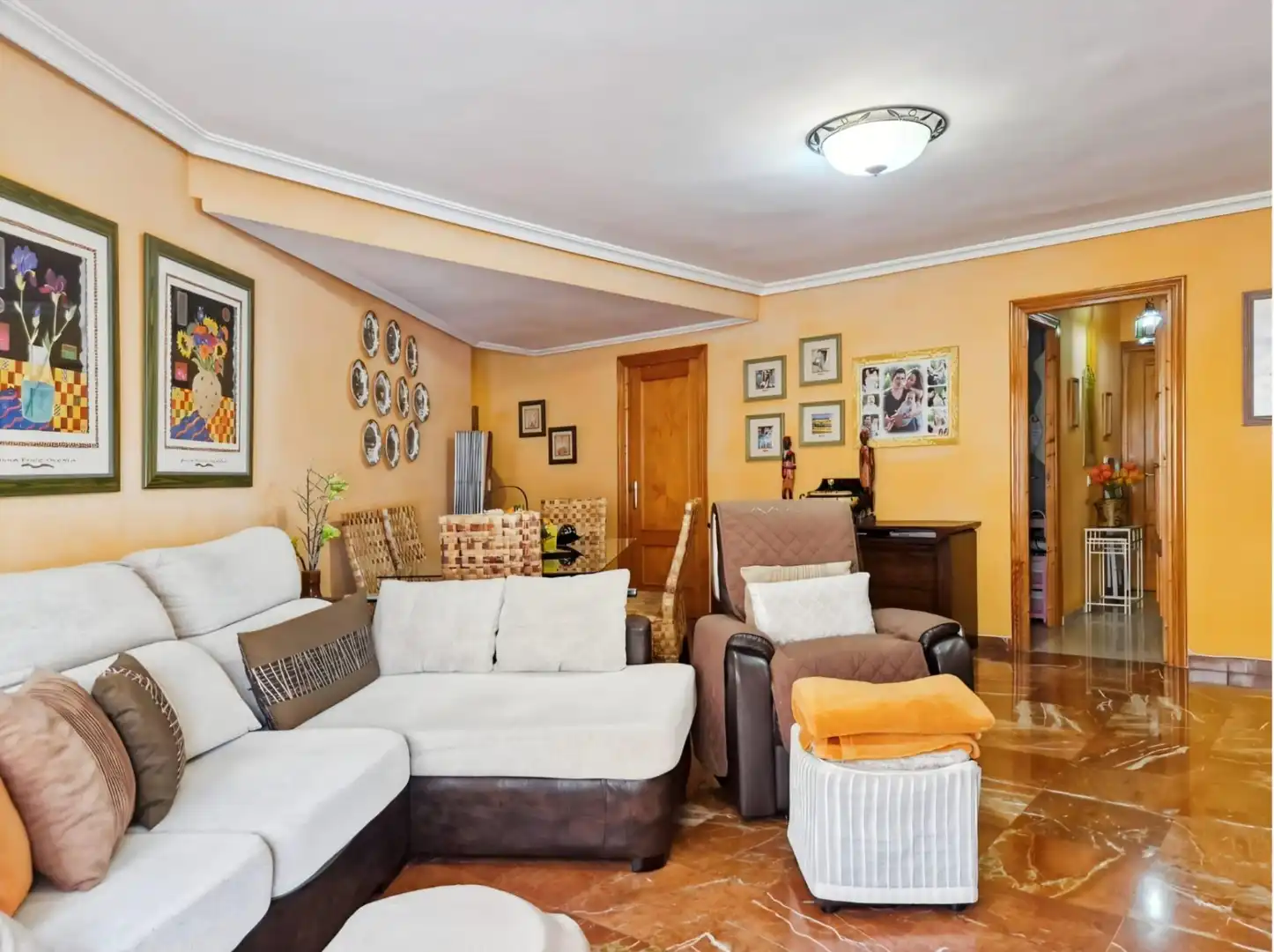 Living room of Flat for sale in Sevilla  with Air Conditioner and Storage room