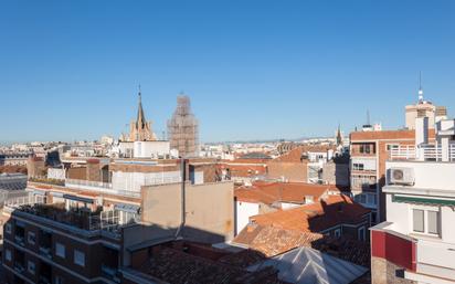 Exterior view of Attic for sale in  Madrid Capital  with Heating and Terrace