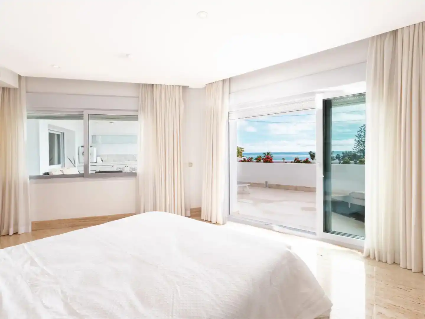 Bedroom of Flat for rent in Marbella  with Air Conditioner, Swimming Pool and Balcony