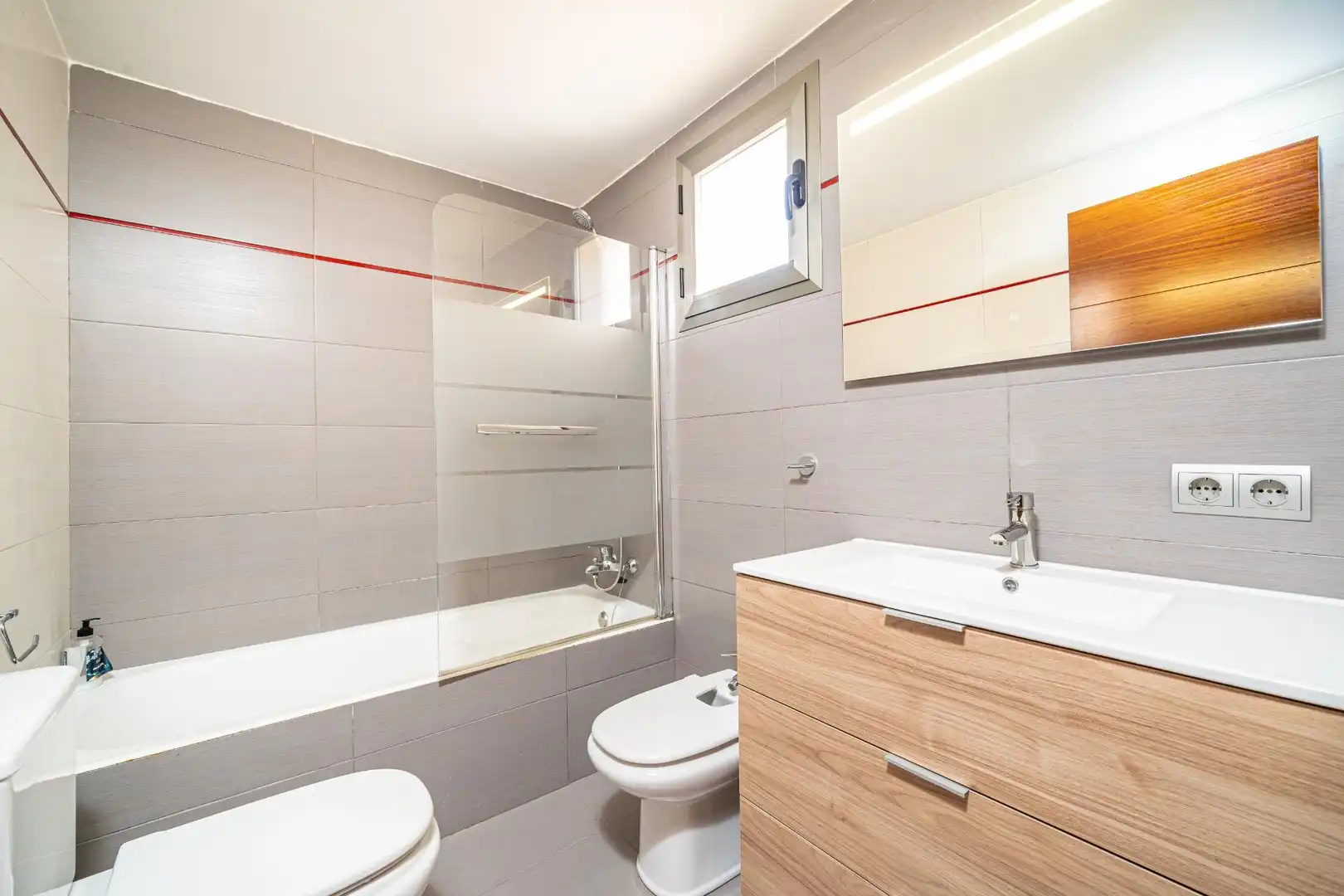 Bathroom of Flat for sale in Llucmajor  with Air Conditioner and Storage room