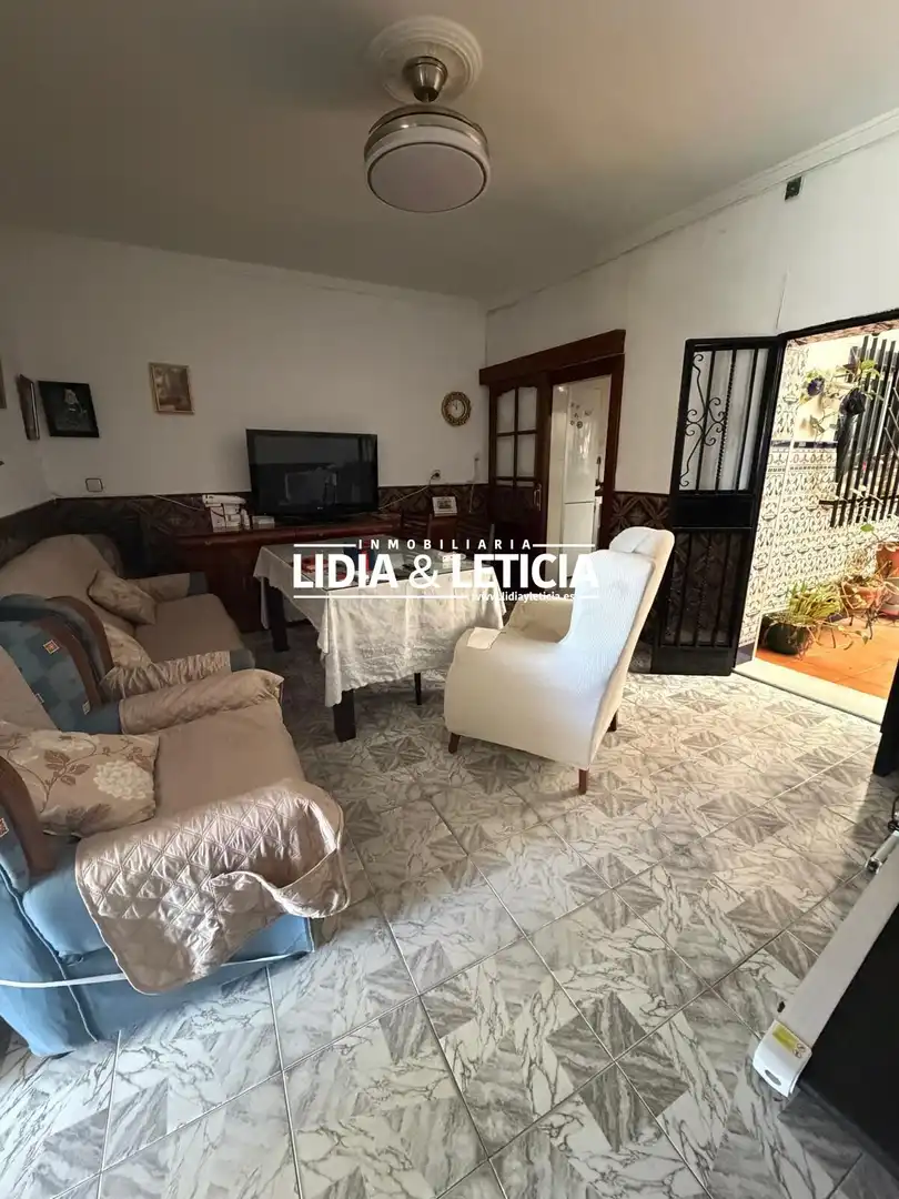 Sala d'estar de Casa o xalet en venda en Alcalá de Guadaira amb Aire condicionat