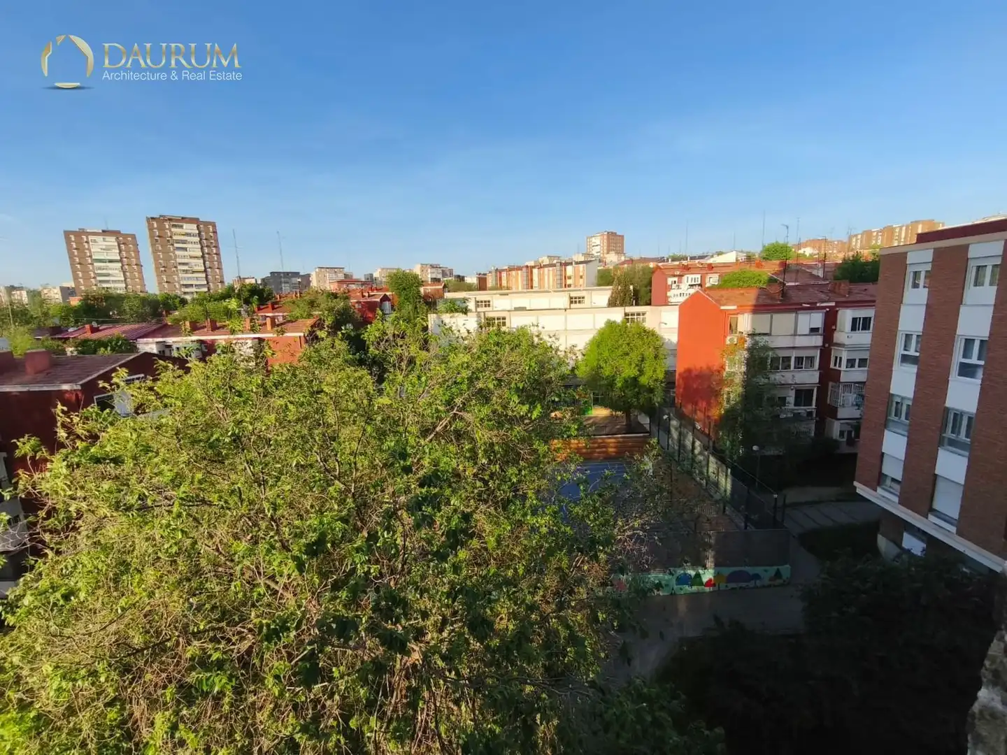 Exterior view of Flat for sale in Madrid  with Heating, Storage room and Furnished