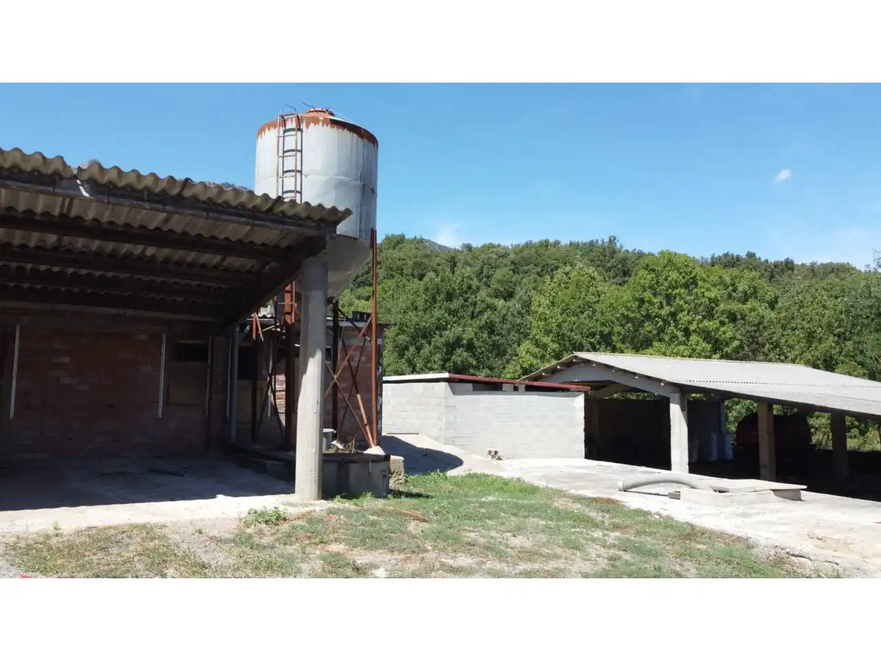 Vista exterior de Finca rústica en venda en La Vall d'en Bas amb Calefacció, Jardí privat i Terrassa