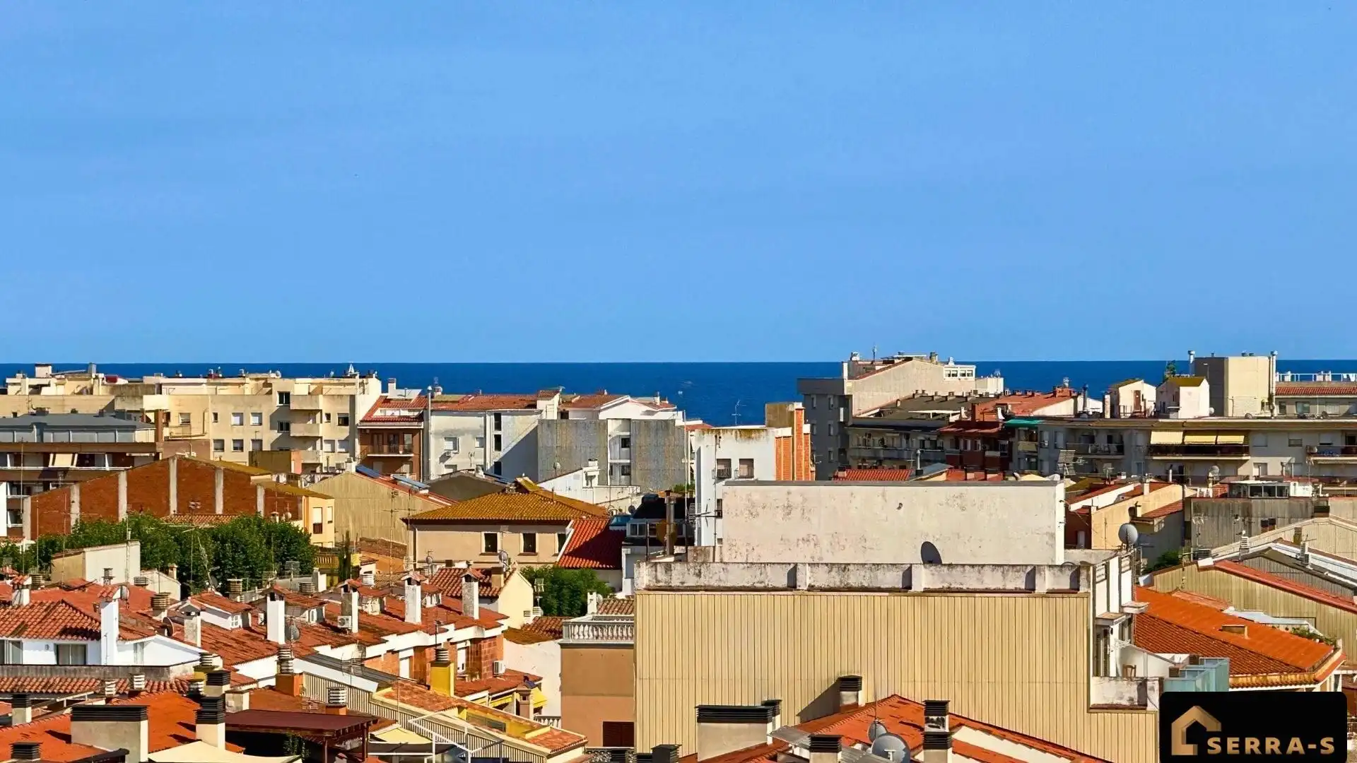 Vista exterior de Àtic en venda en Pineda de Mar amb Aire condicionat, Calefacció i Terrassa
