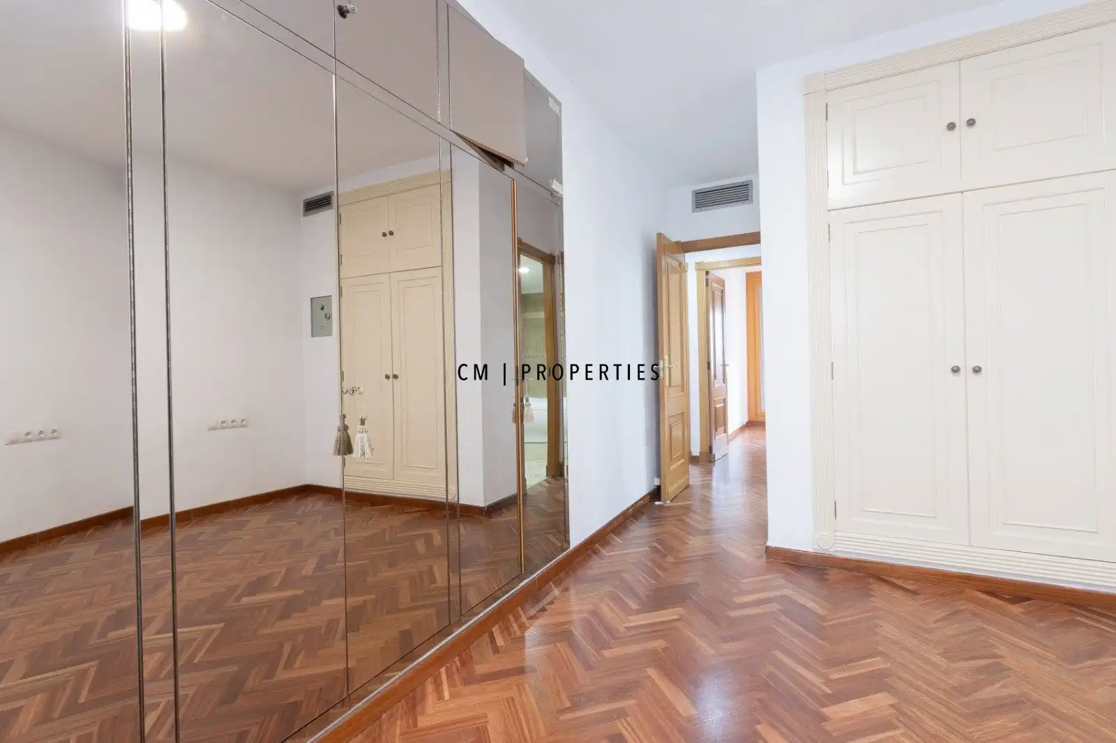 Bedroom of Flat for rent in Valencia  with Air Conditioner, Heating and Storage room