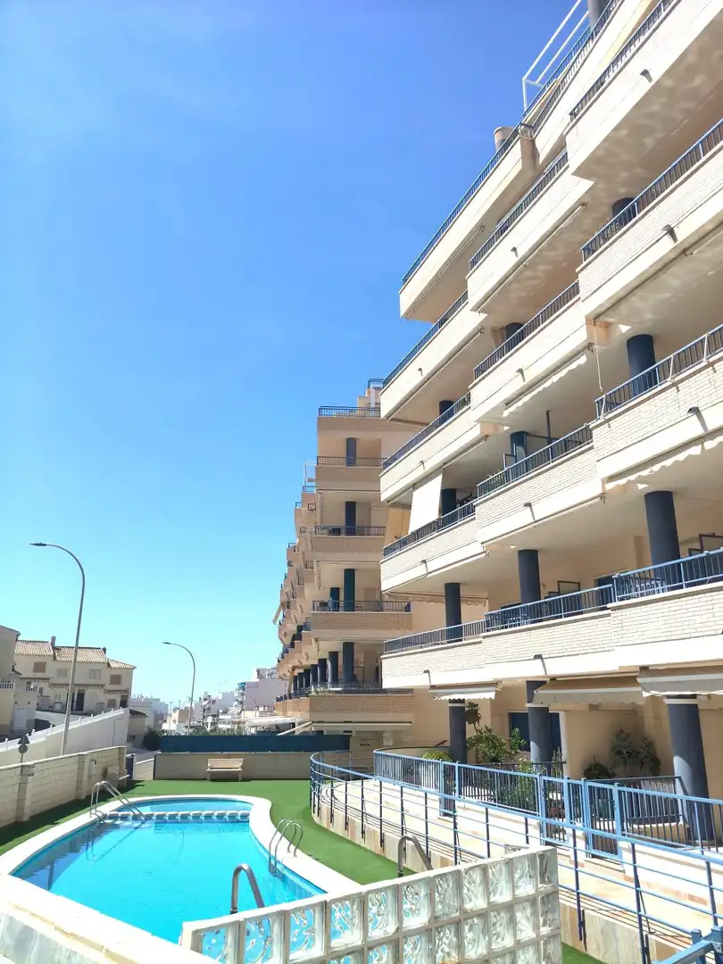 Vista exterior de Apartamento en venta en Santa Pola con Terraza, Trastero y Amueblado