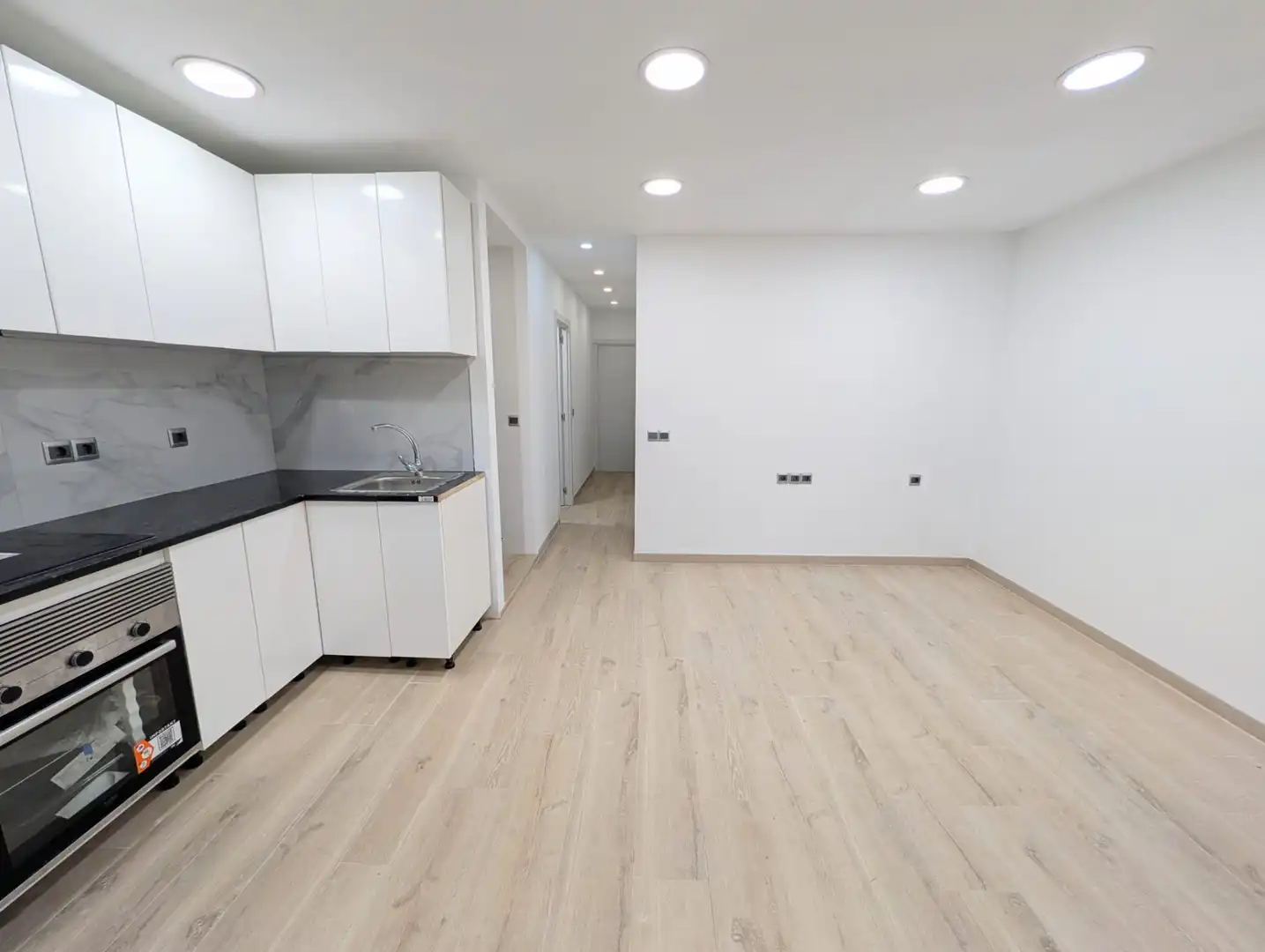 Piso en venta en Badalona con Parquet y Horno