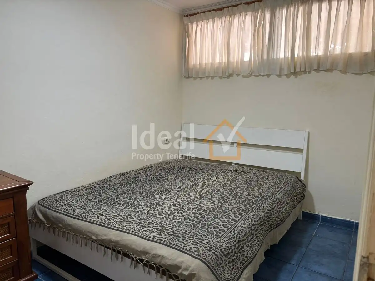 Dormitori de Apartament en venda en Arona amb Terrassa i Piscina comunitària
