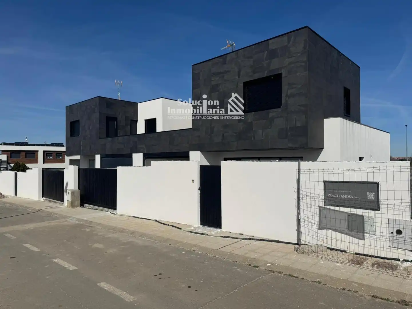 Exterior view of Detached homes for sale in Carbajosa de la Sagrada  with Heating, Terrace and Storage room