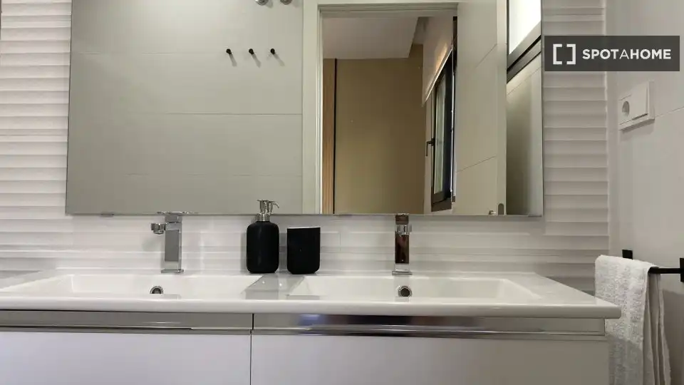 Habitación en Paseo Marítimo Oeste - Pacífico