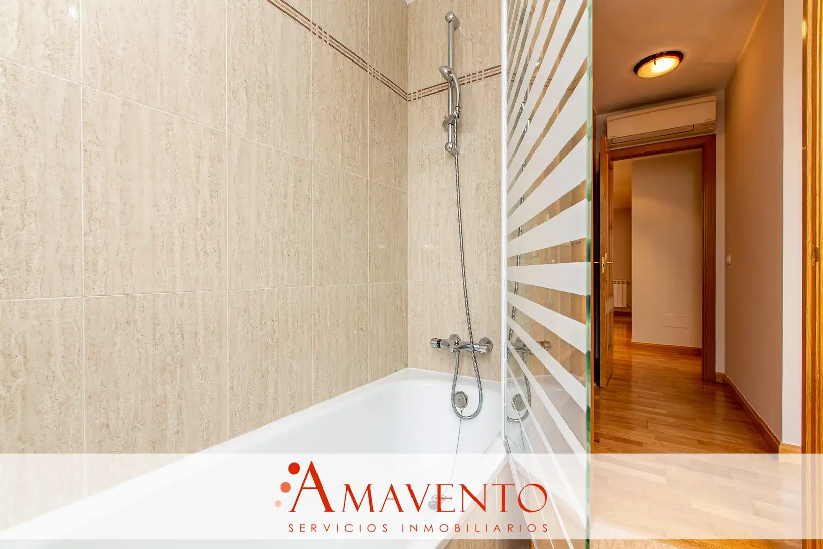 Bathroom of Flat for rent in Paracuellos de Jarama  with Air Conditioner, Heating and Private garden