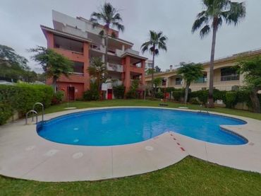 Apartment with pool for sale in Torrequebrada