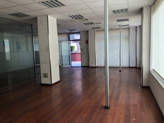 Local en venta en Oviedo  con Aire acondicionado y Calefacción