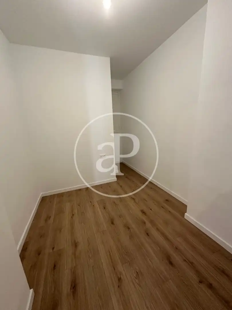 Wohnung zur Miete in Valencia mit Klimaanlage, Heizung und Terrasse