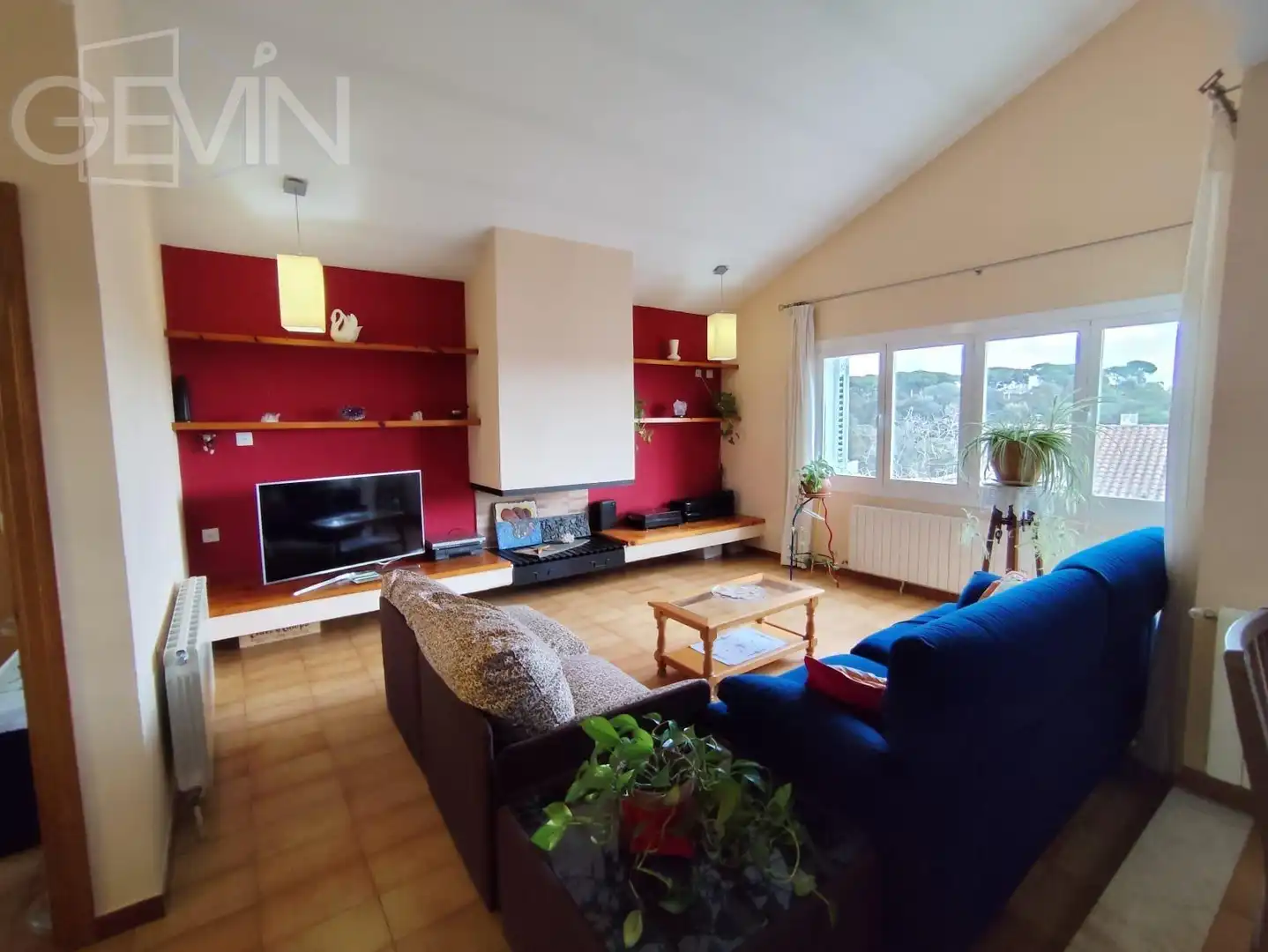 Sala d'estar de Casa o xalet en venda en Caldes de Montbui amb Aire condicionat, Calefacció i Jardí privat